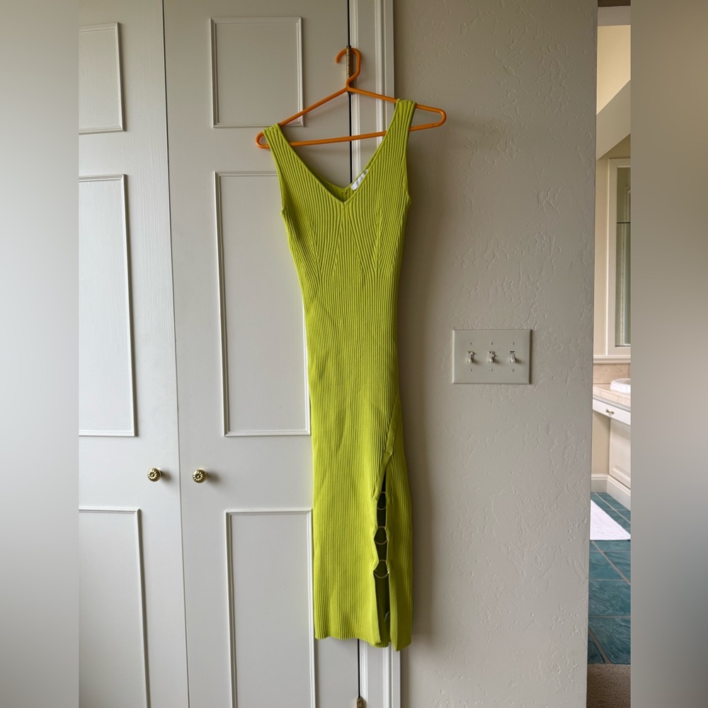 NWT HOUSE OF HARLOW 1960 Ribbed Knit Midi Dress with Side Slit Ring Detail Sz L